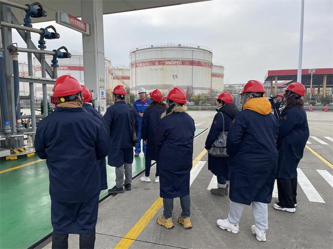 探秘智慧能源“黑科技”：中石化公众开放日体验城市服务新场景(图1)