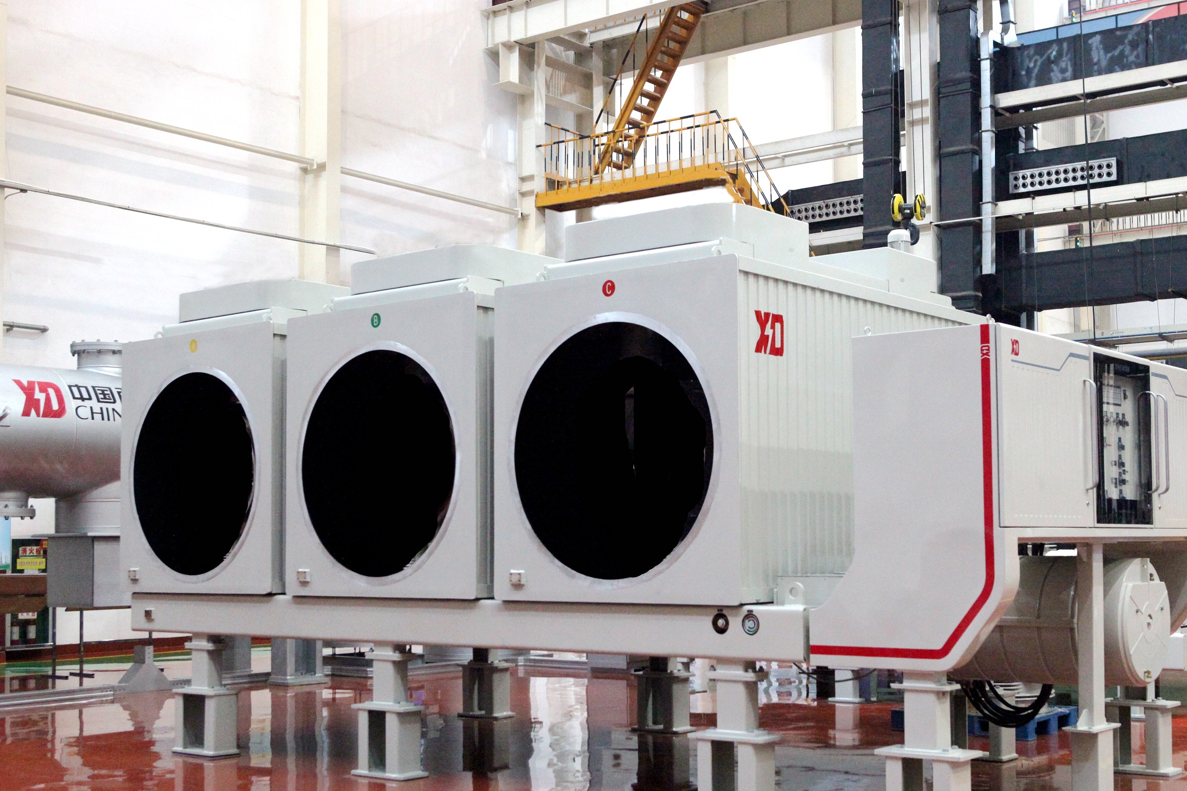 挺起民族脊梁照亮光明未来——国产发电机断路器的自主创新之路(图1)