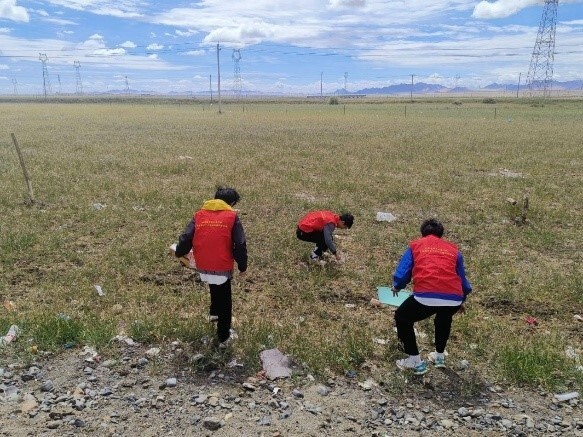 河海大学学子深入青海省格尔木市进行调研用青春脚步丈量戈壁绿洲之变(图2)