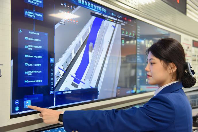 十年驰骋城轨如歌：青岛地铁以铁轨为弦奏响城市幸福乐章(图1)