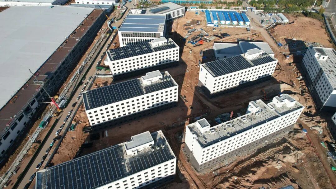 案例日供1020吨！中广欧特斯打造工业园区高效节能热水系统(图1)