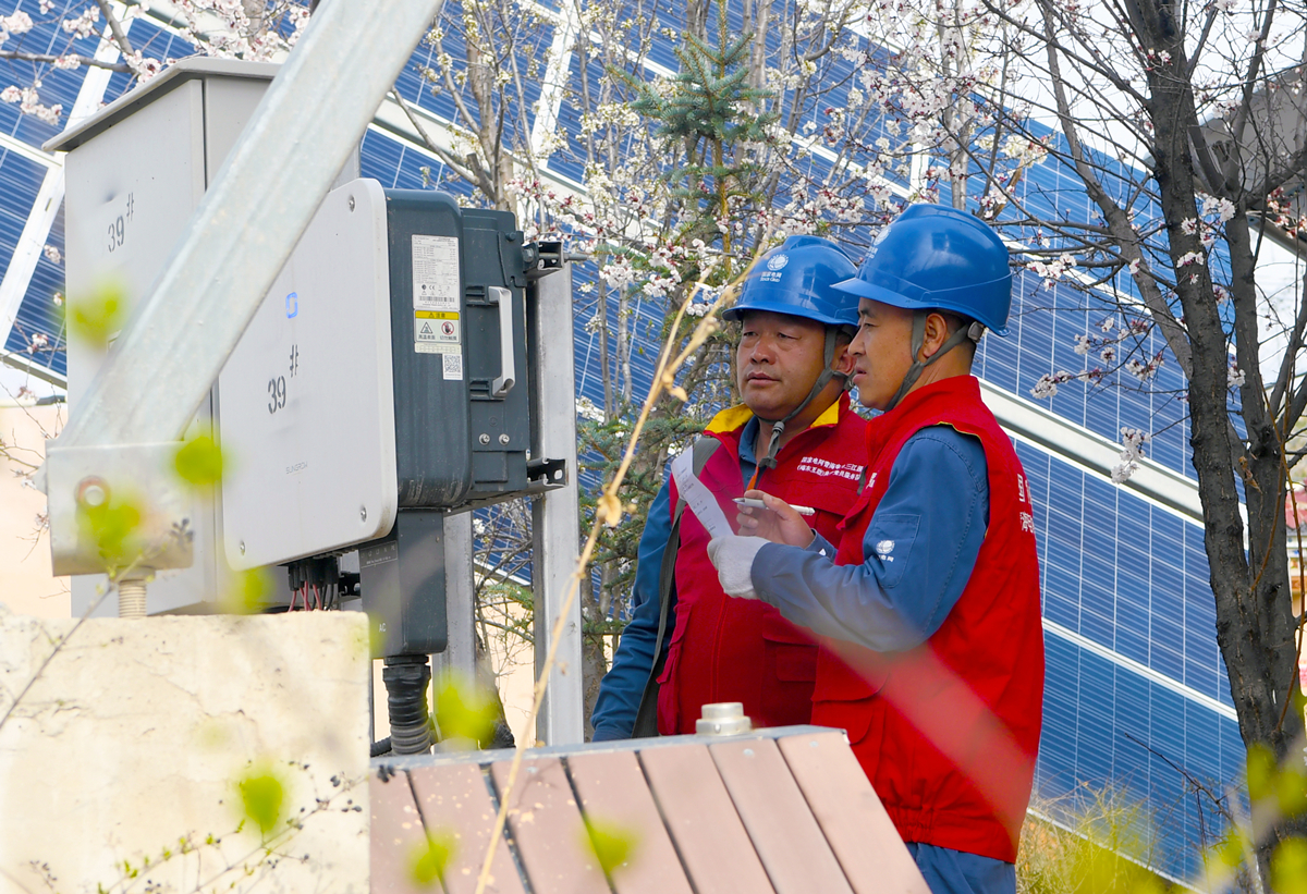 电靓高原十年路(图2)